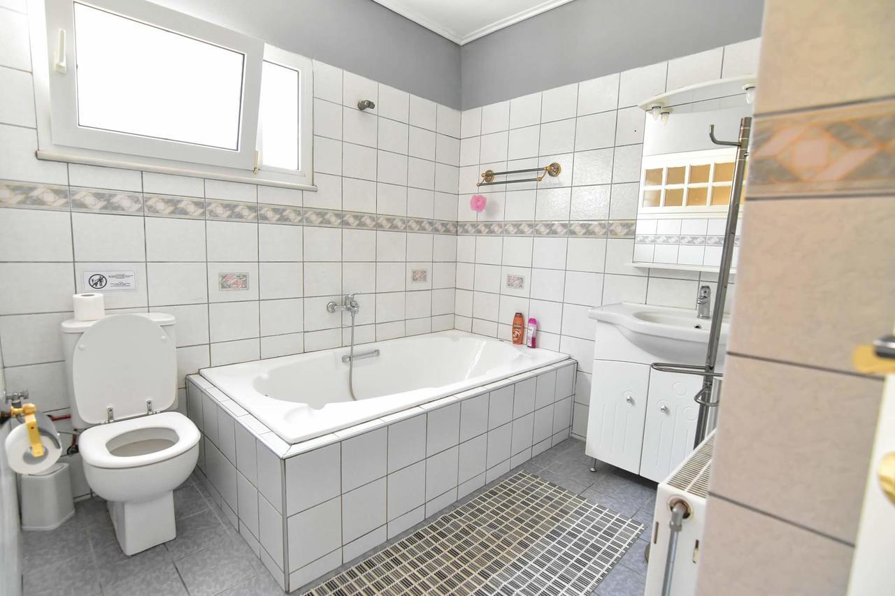 Family House Apartment Кавала Екстериор снимка